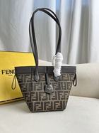 フェンディ スーパーコピー バゲット 復刻バズり